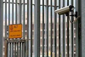 Bergamo, incendio in carcere: intossicati 7 agenti di polizia penitenziaria Bergamo, incendio in carcere: intossicati 7 agenti di polizia penitenziaria