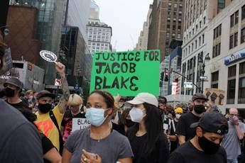 Usa, legale famiglia Blake: Arrestate l'agente che ha sparato Usa, legale famiglia Blake: Arrestate l'agente che ha sparato