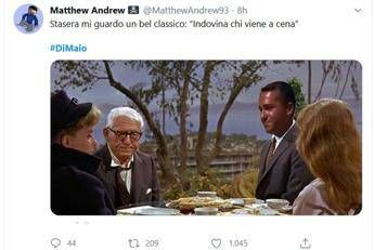 Tutti pazzi per abbronzatura Di Maio. E lui: Prossima volta crema 50 Tutti pazzi per abbronzatura Di Maio. E lui: Prossima volta crema 50