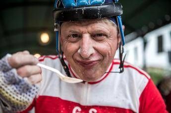 Domenica al via l'Eroica Montalcino: 153 km di polvere, sudore, ribollita e Brunello Domenica al via l'Eroica Montalcino: 153 km di polvere, sudore, ribollita e Brunello