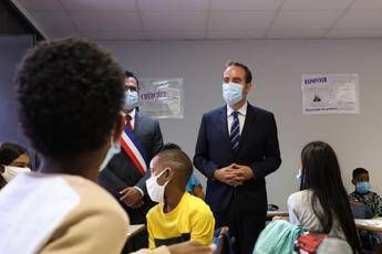 Covid, Francia: mascherine a scuola tutto il tempo sopra 11 anni Covid, Francia: mascherine a scuola tutto il tempo sopra 11 anni