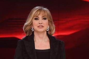 'Ballando con le stelle', la Carlucci rientra tra falsi positivi e prime polemiche 'Ballando con le stelle', la Carlucci rientra tra falsi positivi e prime polemiche
