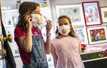 Scuola, pediatri: Con buon senso si può evitare mascherina per 5 ore