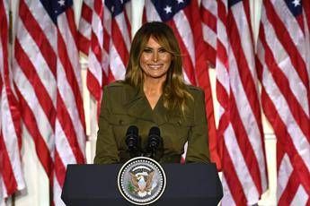 Renato Balestra: Melania più elegante di Michelle Obama Renato Balestra: Melania più elegante di Michelle Obama