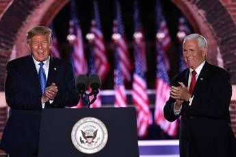 Usa 2020, Trump e Pence salutano pubblico senza mascherina Usa 2020, Trump e Pence salutano pubblico senza mascherina