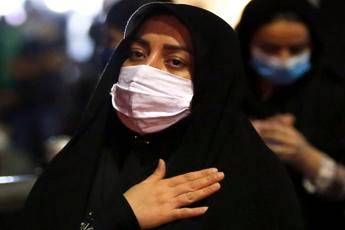 Nove anni al padre che decapitò figlia 14enne, proteste in Iran Nove anni al padre che decapitò figlia 14enne, proteste in Iran