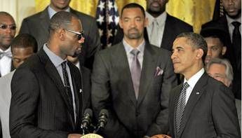 Obama 'in campo' con Nba, sarà consulente in lotta al razzismo Obama 'in campo' con Nba, sarà consulente in lotta al razzismo