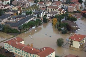 Maltempo, in arrivo piena Adige. Sindaco Verona: State lontani da argini