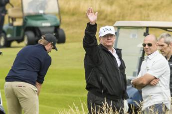 Usa, Trump paragona violenze polizia a giocatori golf