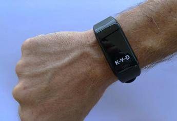 Scuola, ecco il bracciale Bluetooth per rispettare il distanziamento Scuola, ecco il bracciale Bluetooth per rispettare il distanziamento
