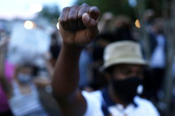 Agenti uccidono afroamericano, proteste a Los Angeles