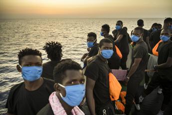 Covid, Migrantes: Stop alla retorica dei migranti-untori, contagi minimi