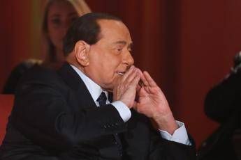 Berlusconi positivo al Covid: Mi sento bene Berlusconi positivo al Covid: Mi sento bene