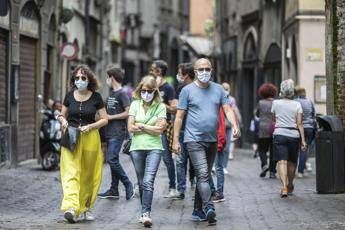 Covid, l'infettivologo: Diffuso nelle famiglie dai fuggiti a controlli Covid, l'infettivologo: Diffuso nelle famiglie dai fuggiti a controlli