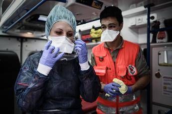 Covid, altri 7mila casi in Francia