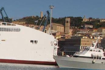 Migranti, 24enne afgano trovato morto in un traghetto ad Ancona Migranti, 24enne afgano trovato morto in un traghetto ad Ancona