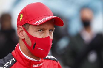 Vettel canta 'Azzurro' per l'addio alla Ferrari