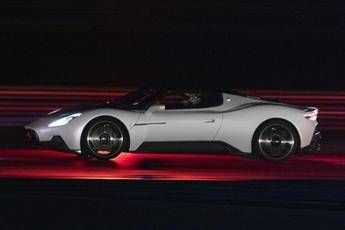 Maserati presenta nuova supercar MC20, Grasso: Da qui riparte nostro futuro Maserati presenta nuova supercar MC20, Grasso: Da qui riparte nostro futuro
