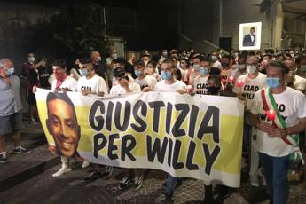 Giustizia per Willy, fiaccolata per il 21enne ucciso a Colleferro
