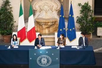 Scuola, Conte: Mettiamo in conto nuovi contagi Scuola, Conte: Mettiamo in conto nuovi contagi