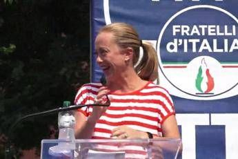 Meloni: Uno non vale uno, altrimenti ti ritrovi Azzolina Meloni: Uno non vale uno, altrimenti ti ritrovi Azzolina