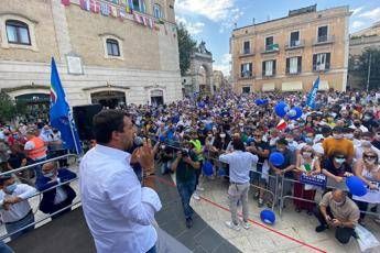 Salvini fischiato a Matera, il leghista: Amichetti dei clandestini Salvini fischiato a Matera, il leghista: Amichetti dei clandestini