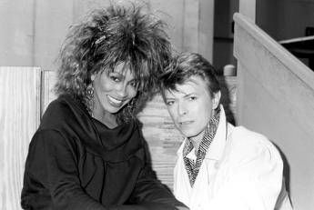 Tina Turner, rivelazioni 'hot': Quando Bowie mise la sua parrucca Tina Turner, rivelazioni 'hot': Quando Bowie mise la sua parrucca
