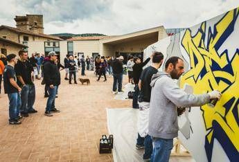 La street art purifica l'aria, il murale anti-smog di Paolo e Pablo La street art purifica l'aria, il murale anti-smog di Paolo e Pablo