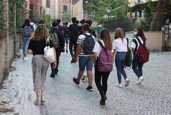 Studenti 'Giulio Cesare' Roma: Emozionante, ma che fastidio le mascherine Studenti 'Giulio Cesare' Roma: Emozionante, ma che fastidio le mascherine