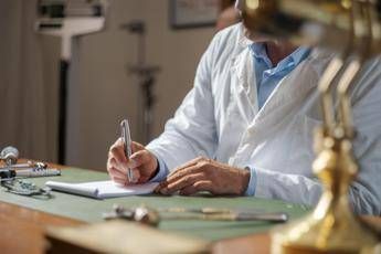 'Caro paziente torna dal medico', campagna contro crollo visite 'Caro paziente torna dal medico', campagna contro crollo visite