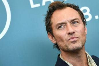 Jude Law è padre per la sesta volta Jude Law è padre per la sesta volta