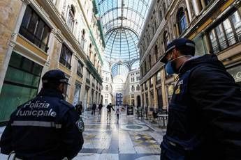Napoli, 12 vigili positivi e 150 persone in quarantena Napoli, 12 vigili positivi e 150 persone in quarantena