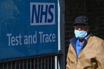Covid, allarme in Gb: Operatori sanitari nell'occhio del ciclone Covid, allarme in Gb: Operatori sanitari nell'occhio del ciclone