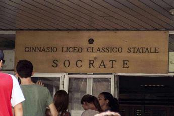 Roma, no a minigonna al Liceo Socrate: ministero chiede approfondimento