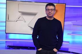 Incidente per Andrea Salerno: Quando un uomo con la vespa incontra una buca... Incidente per Andrea Salerno: Quando un uomo con la vespa incontra una buca...