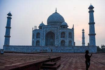 Covid, in India riapre il Taj Mahal