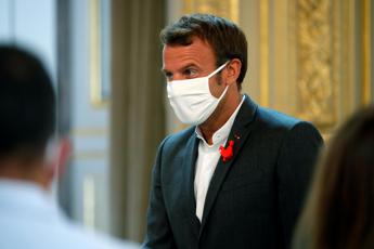 Macron positivo in isolamento a Versailles, ha tosse e febbre