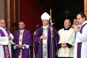 Arcivescovo Taranto: Emiliano sappia che la pazienza dei tarantini è finita Arcivescovo Taranto: Emiliano sappia che la pazienza dei tarantini è finita