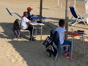 Scuola: sui banchi in riva al mare, l'esperienza di Vasto