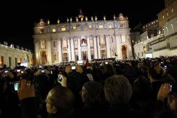 Vaticano, Becciu con le dimissioni non entra in Conclave Vaticano, Becciu con le dimissioni non entra in Conclave