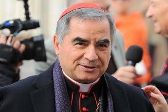 Vaticano, Becciu torna in Sardegna per feste Natale e celebra messa Vaticano, Becciu torna in Sardegna per feste Natale e celebra messa