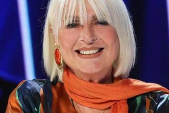Loretta Goggi compie 70 anni, in lacrime per l'omaggio di Rai1 Loretta Goggi compie 70 anni, in lacrime per l'omaggio di Rai1