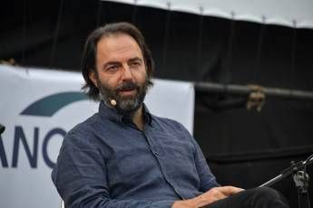 Economia civile, Neri Marcorè: Rinascere con l'arte si può Economia civile, Neri Marcorè: Rinascere con l'arte si può