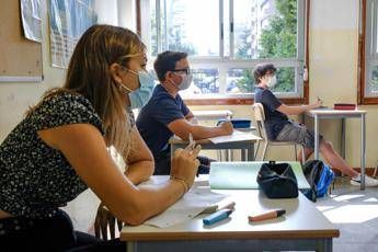 Covid, Pregliasco: Aumento casi primo segnale apertura scuole Covid, Pregliasco: Aumento casi primo segnale apertura scuole