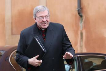 Scandalo Vaticano, cardinale Becciu: Mai interferito in processo Pell
