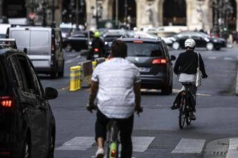 Boato a Parigi, jet infrange muro del suono Boato a Parigi, jet infrange muro del suono