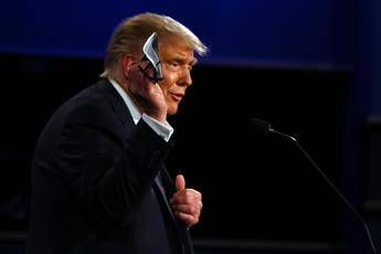 Covid, Trump deride Biden sulla mascherina Covid, Trump deride Biden sulla mascherina