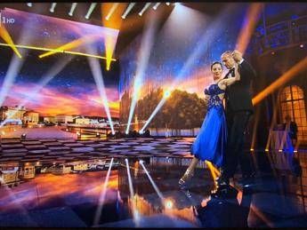 Ballando con le Stelle, il tango di Allegri: Che iene in giuria... Ballando con le Stelle, il tango di Allegri: Che iene in giuria...