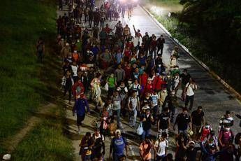 Parte da Honduras nuova carovana di migranti Parte da Honduras nuova carovana di migranti