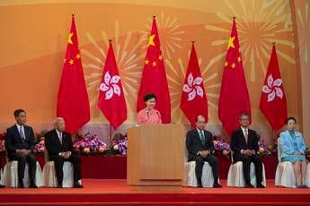 Hong Kong, Carrie Lam difende Pechino: potenze straniere ostili Hong Kong, Carrie Lam difende Pechino: potenze straniere ostili